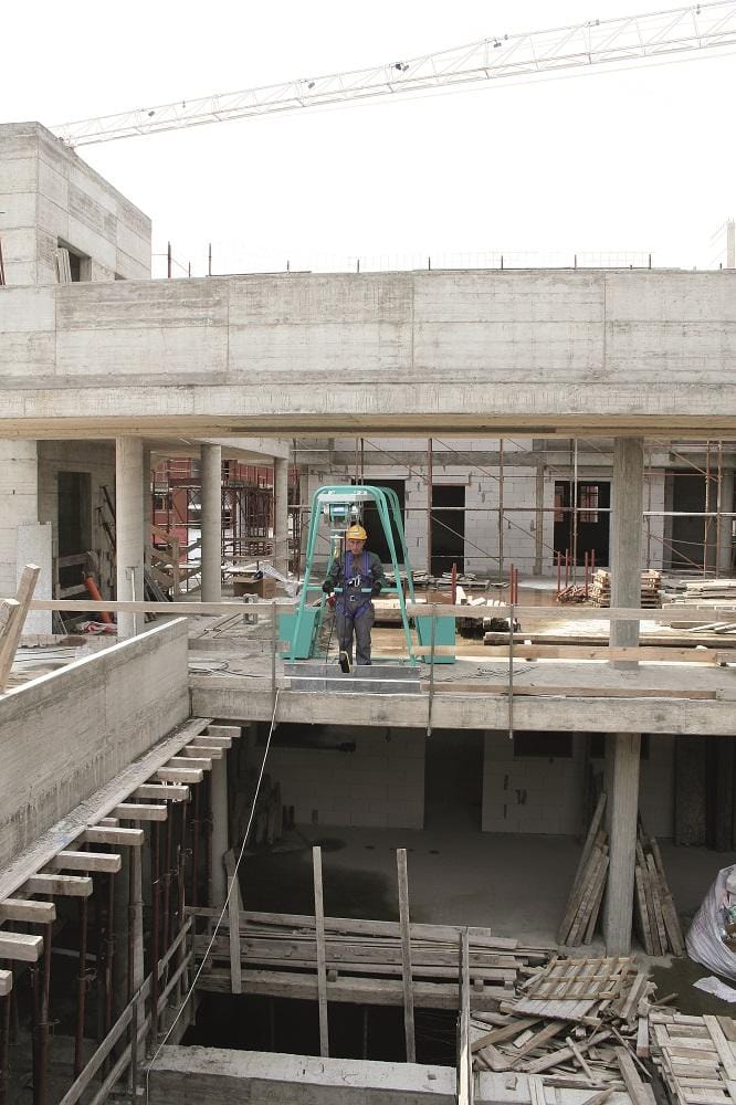 ET 300N, sarcina maxima 300 kg, inaltime maxima 30 m, motor 230V, 1.1 kW