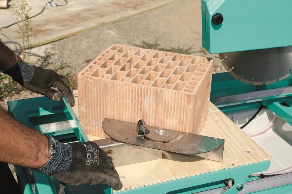 M 400 SMART, диаметр диска 400 мм, глубина макс. резка 129 мм, двигатель 230 В, 2,2 кВт