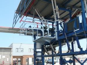 Instalarea unei platforme pliabile din aluminiu la bornele portului pentru camioane