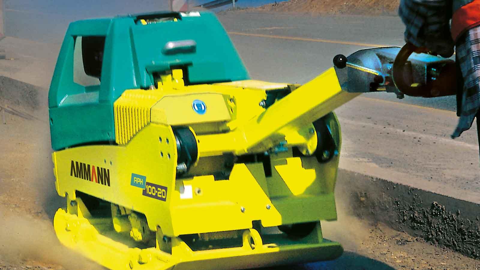 Placa compactoare reversibila hidrostatica AMMANN APH 100-20