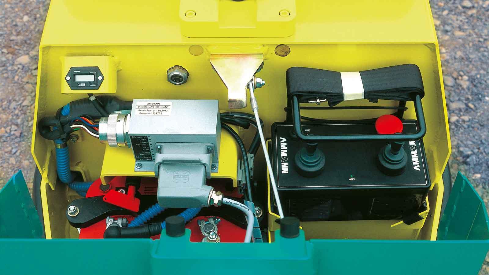 Placa compactoare reversibila hidrostatica AMMANN APH 1000 TC